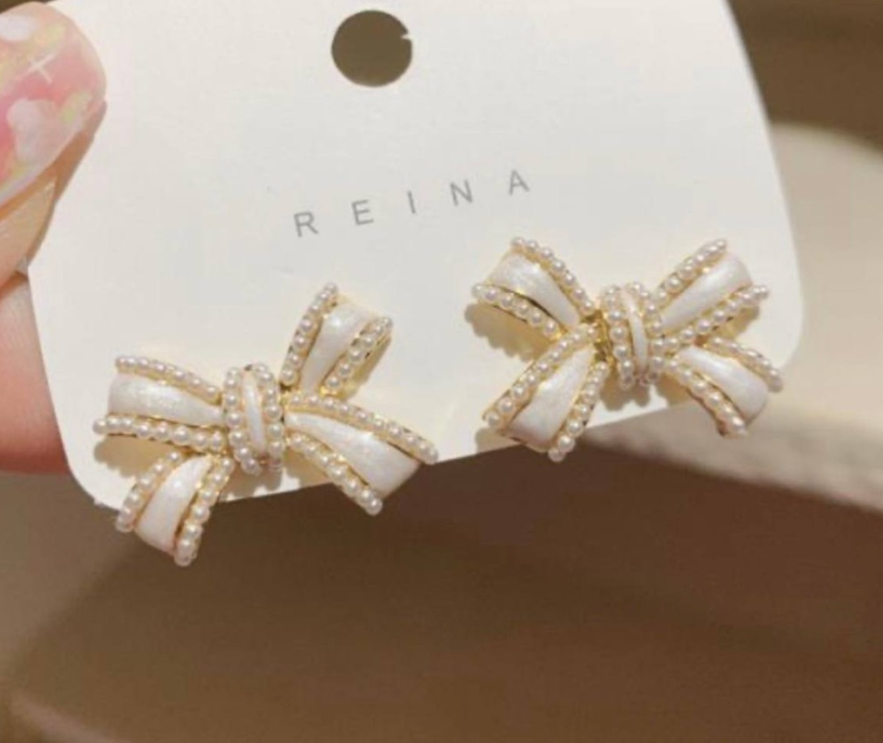 Colette Earrings 🎀