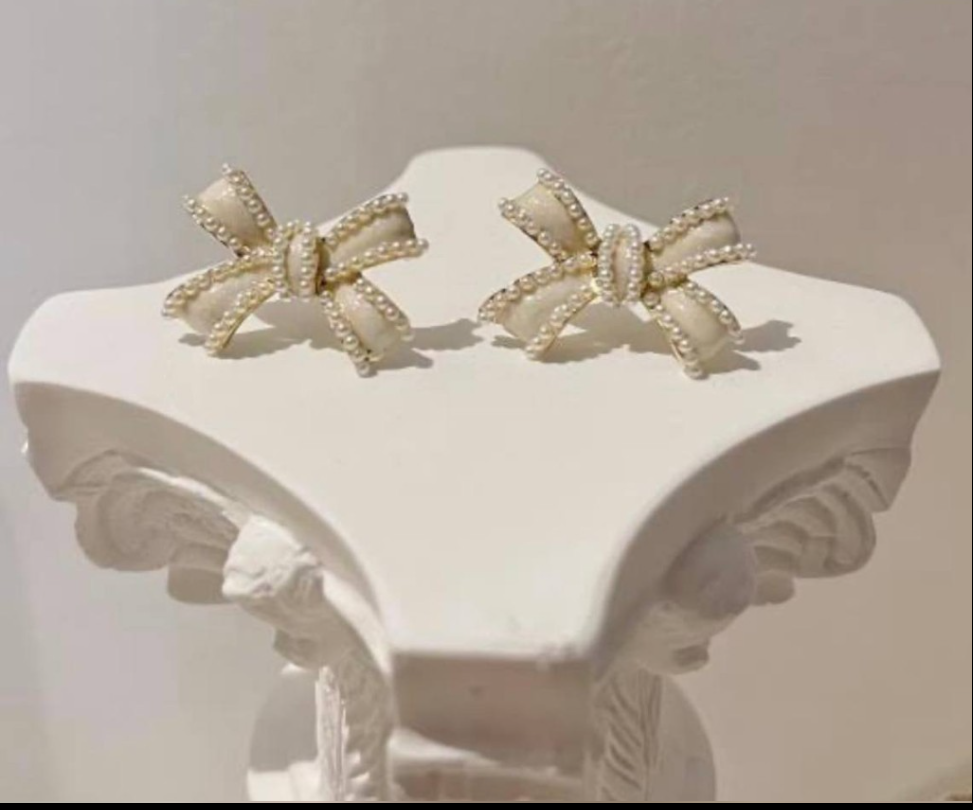 Colette Earrings 🎀