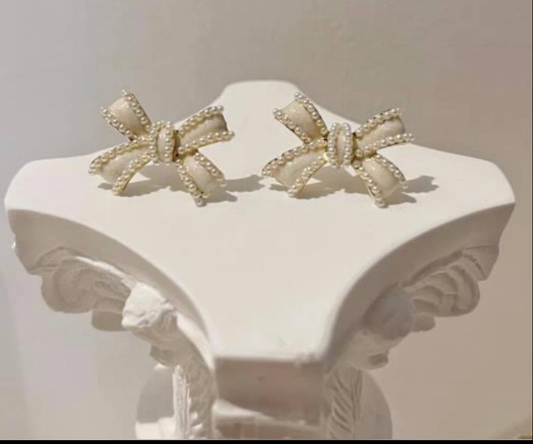 Colette Earrings 🎀